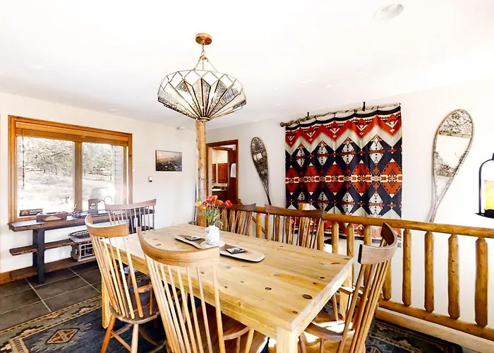 Longs Peak Lookout Cabin